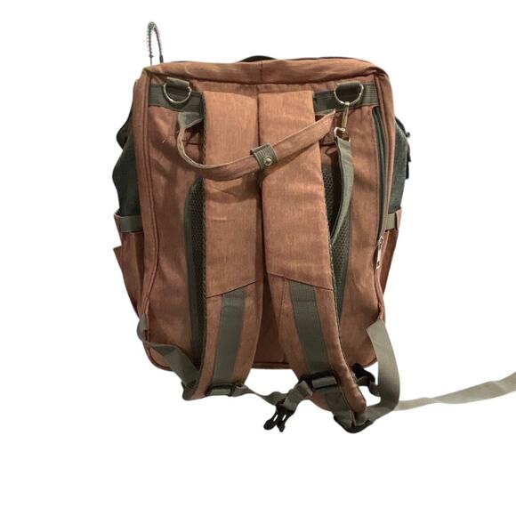 MULTI Compartment diaper bag with changing pad, USB & foldable crib - Picture 5 of 15